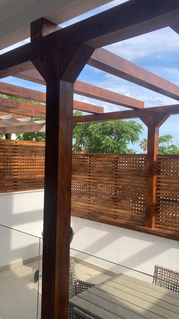 PÉRGOLA EXTERIOR DE MADERA A MEDIDA