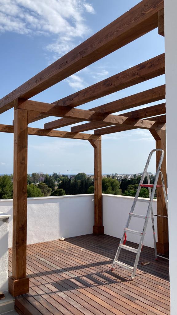 PÉRGOLA EXTERIOR DE MADERA A MEDIDA