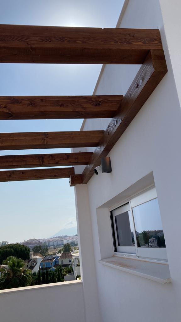 PÉRGOLA EXTERIOR DE MADERA A MEDIDA